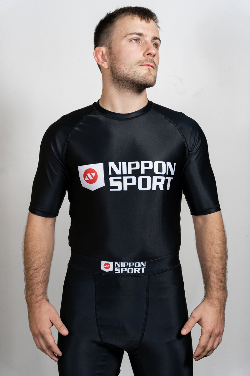 Rash Guard - Nippon Sport - 'Short sleeves' - stor logotyp - Svart