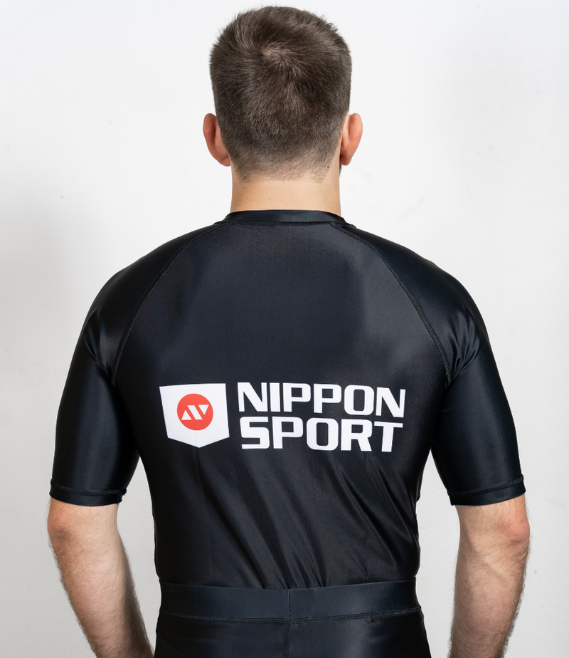 Rash Guard - Nippon Sport - 'Short sleeves' - stor logotyp - Svart
