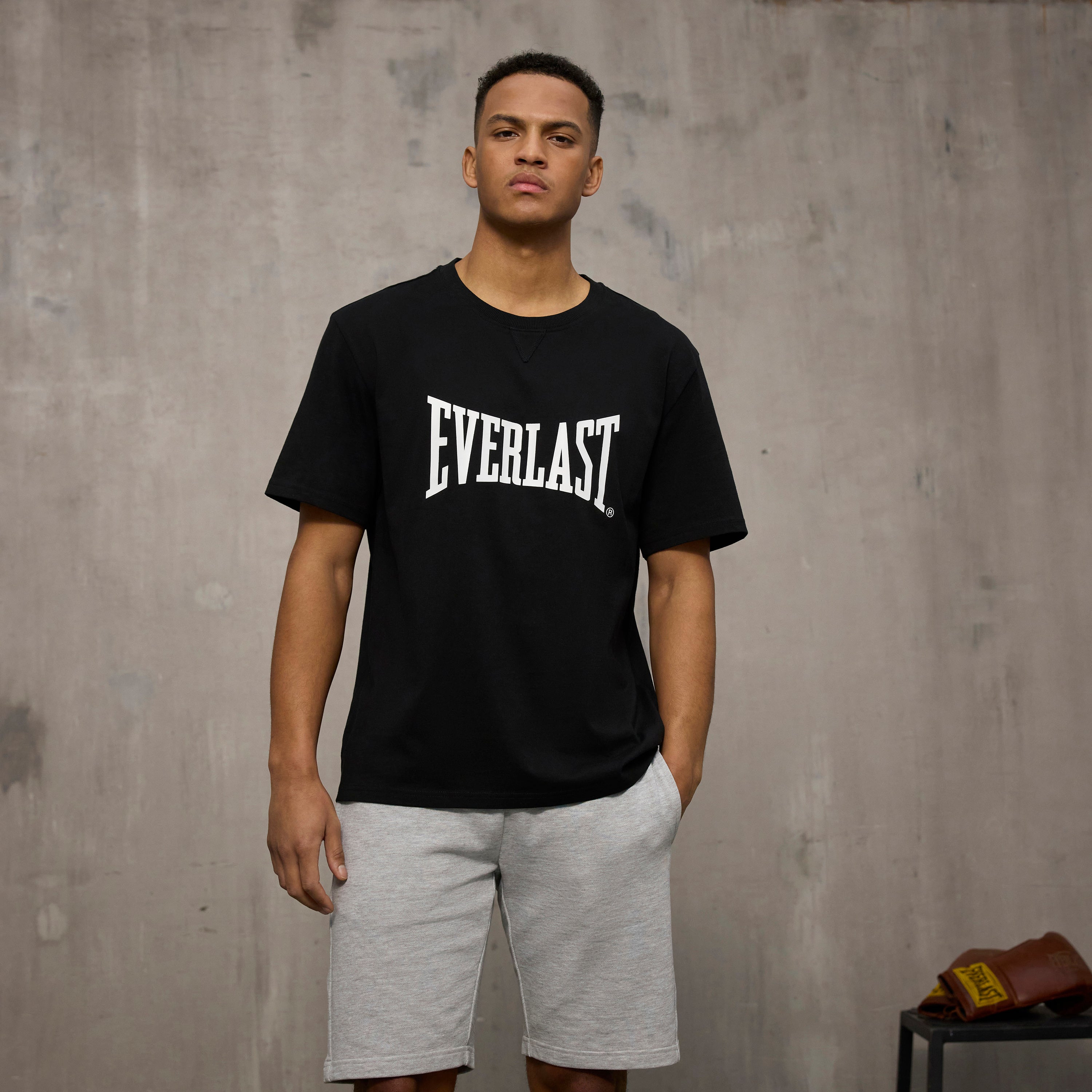T-shirt - Everlast - 'Oversized Iconic Maximized Logo Tee' - Svart