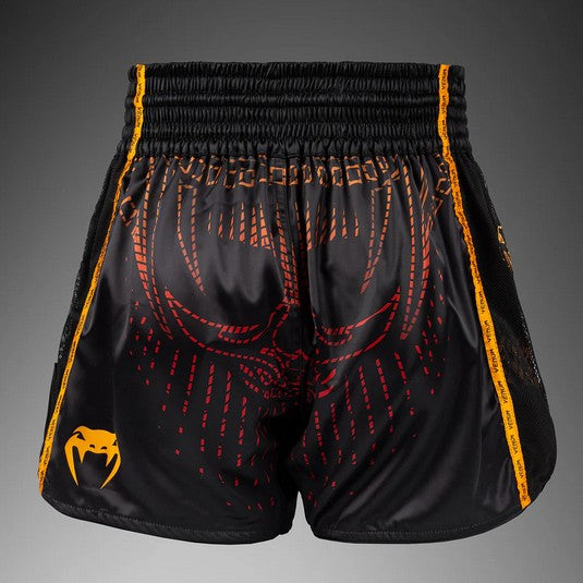 Muay Thai-shorts - Venum - Quetzal Fury - Svart/Röd/Orange