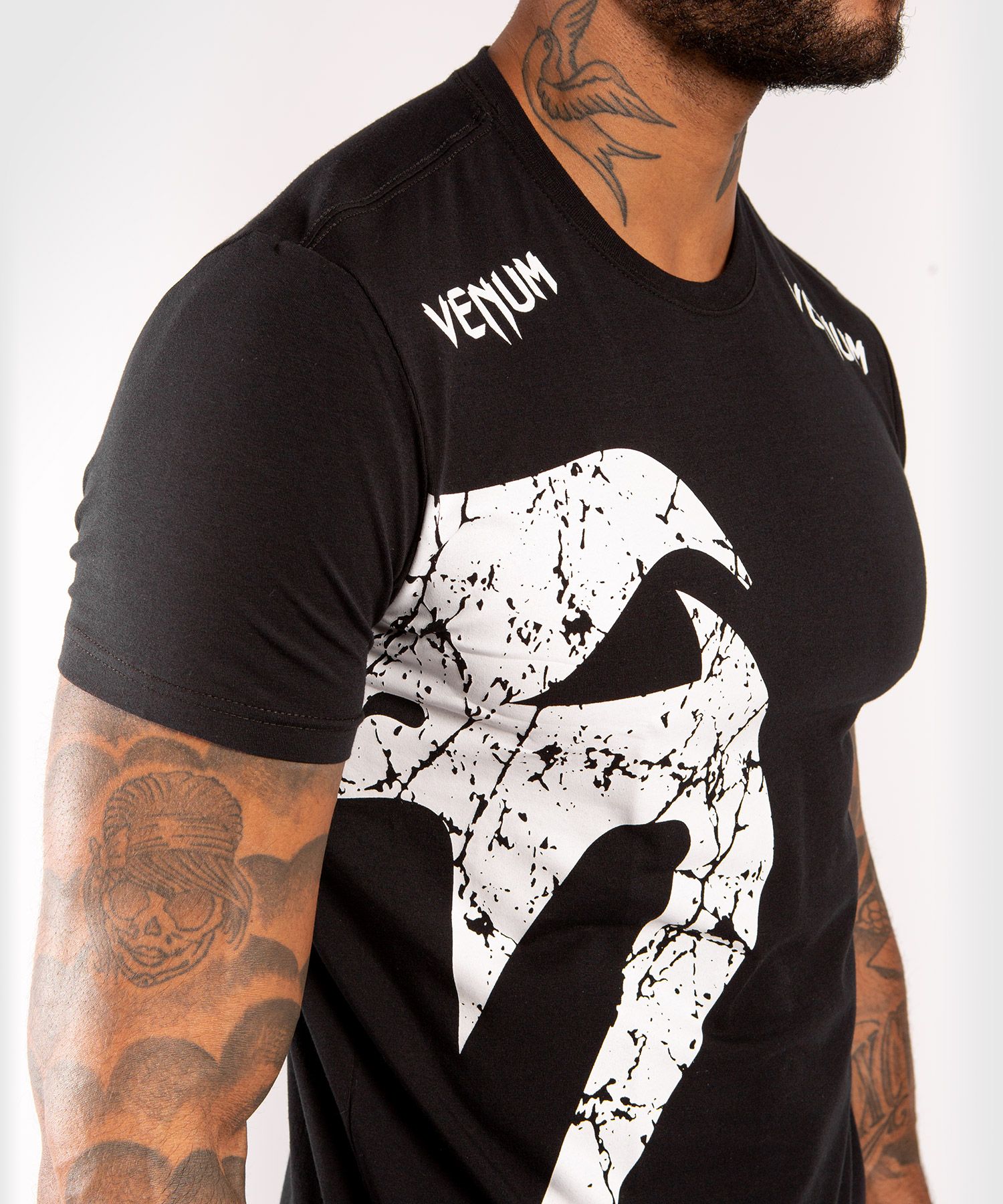 T-shirt - Men - Venum - 'Giant' - Black