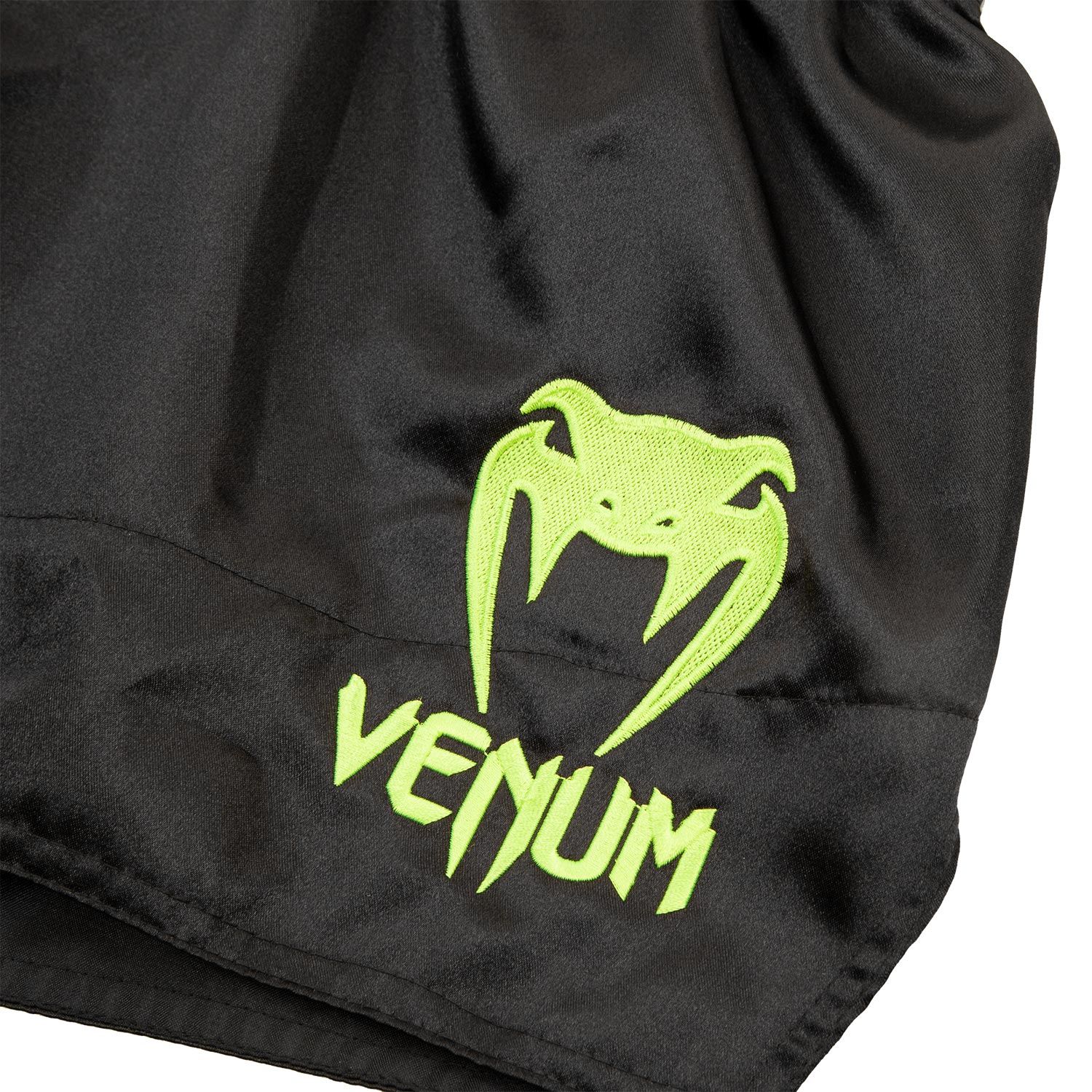 Muay Thai Shorts - Venum - 'Classic' - Svart-Neon Gul