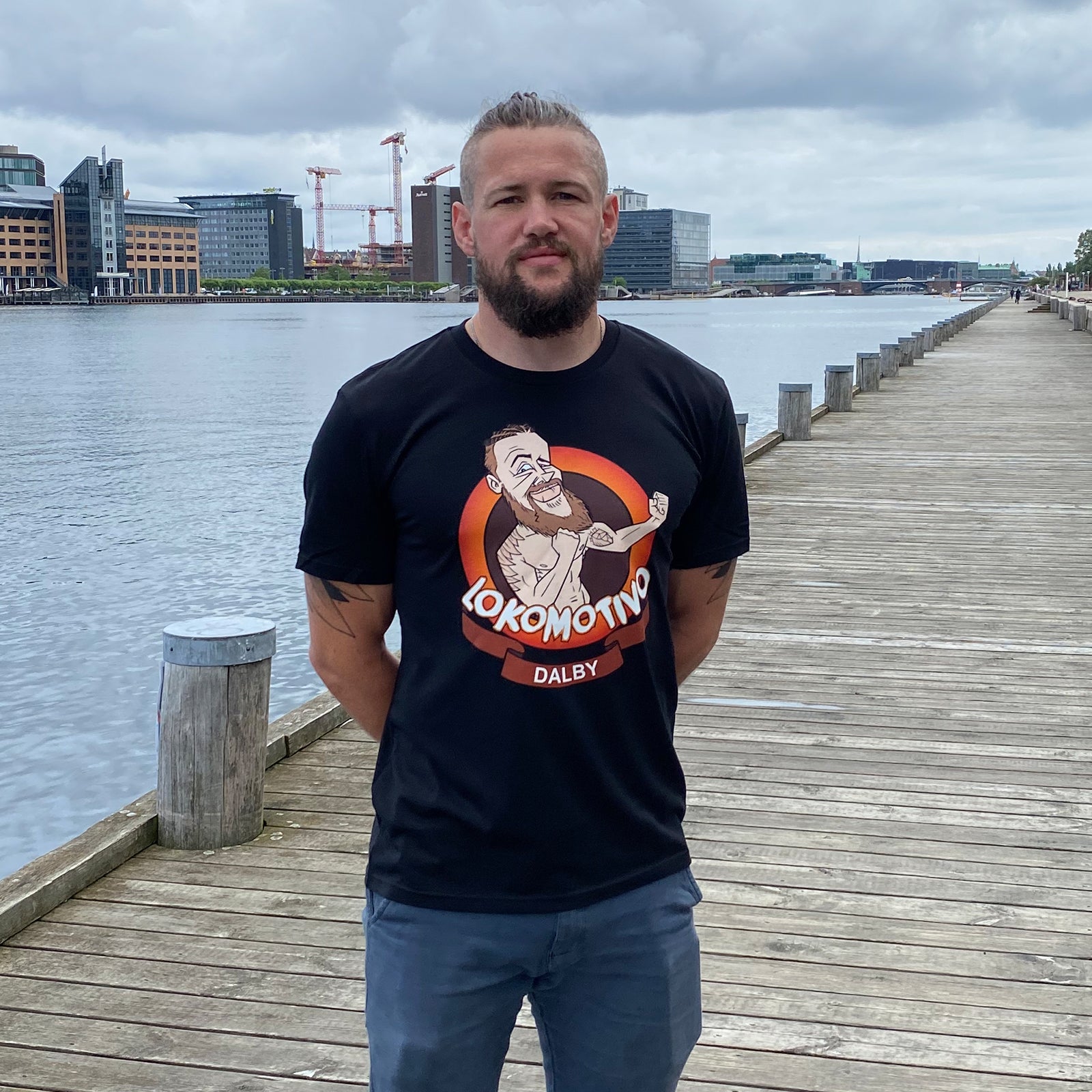 T-Shirt - Merch - 'Dalby' - Svart