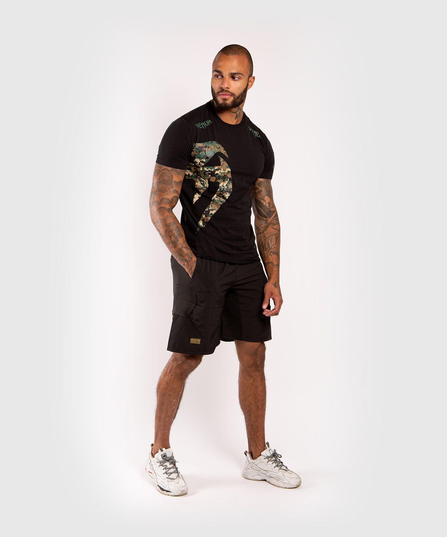 T-Shirt - Venum - 'Giant' - Black/Forest Camo