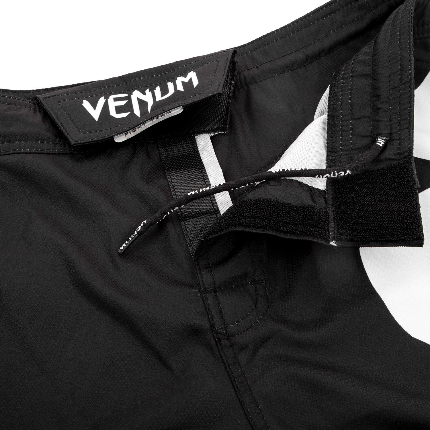 MMA Shorts - Venum - '3.0 Lightshorts' - Svart-Vit