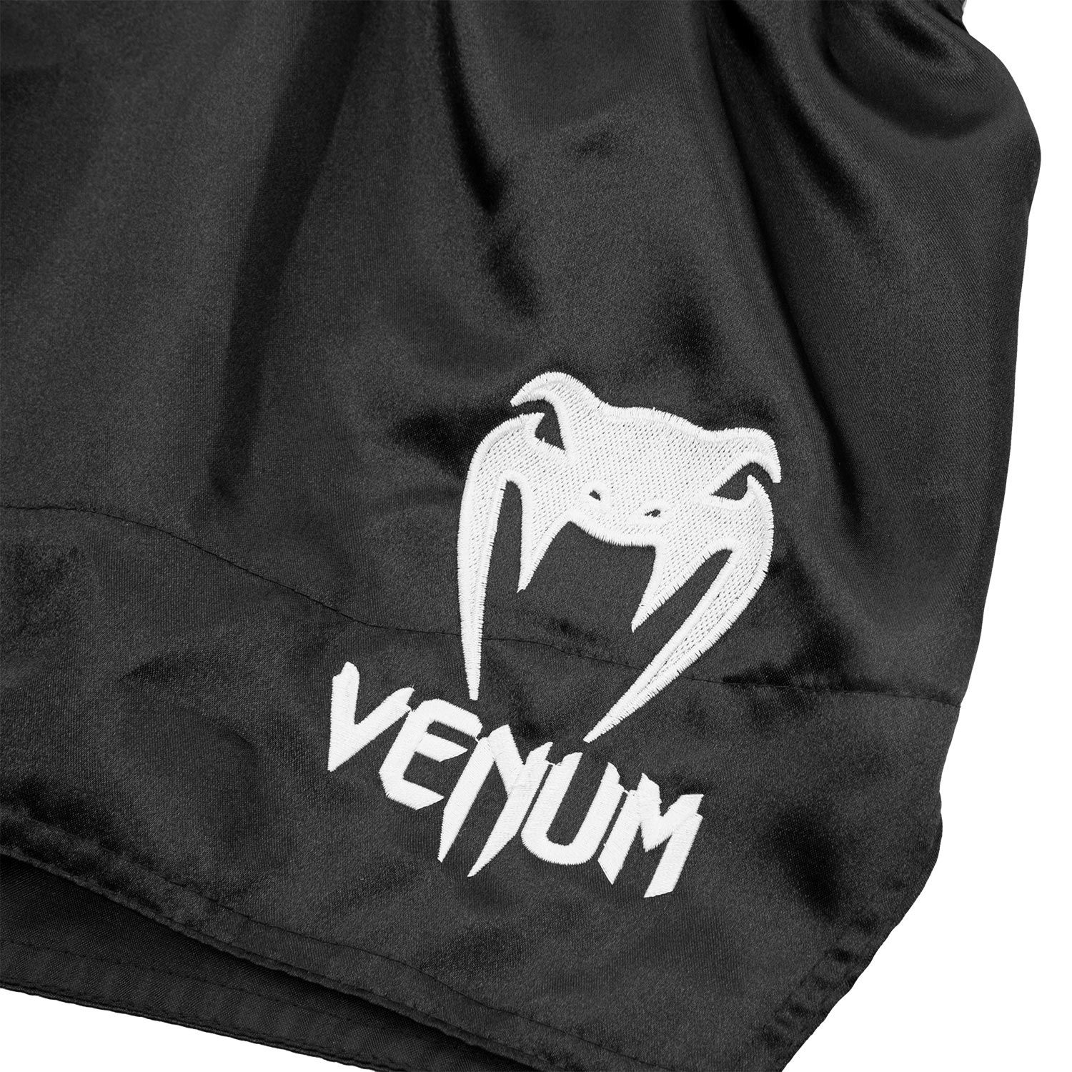 Muay Thai Shorts - Venum - 'Classic' - Svart-Vit